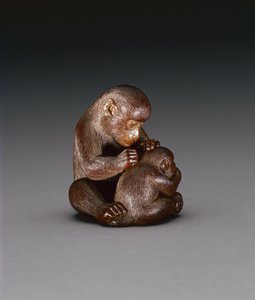 Netsuke som skildrer en apemor og hennes sønn, ca. 1880-1900 (tre) (for omvendt se 208393)